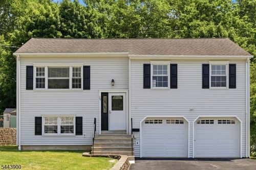 29 Amendola Dr, Netcong, NJ, 07857-1401 | Card Image