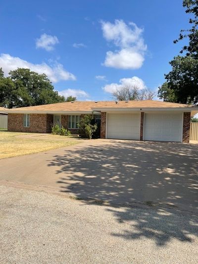 3603 41st St, House other with 3 bedrooms, 2 bathrooms and 2 parking in Snyder TX | Image 2