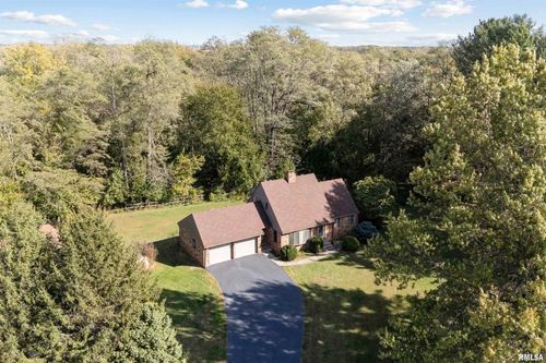 12100 W County Rd, Orion, IL, 61273-9257 | Card Image