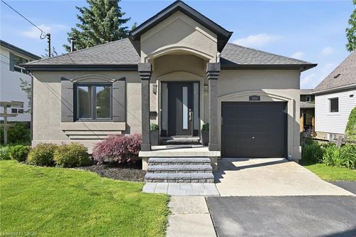 205 Dumbarton Ave, Hamilton, ON, L8K5C2 | Card Image