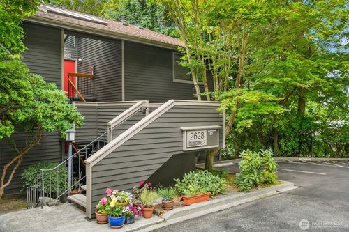 apt-304-2628 4th Ave N, Seattle, WA, 98109-1951 | Card Image