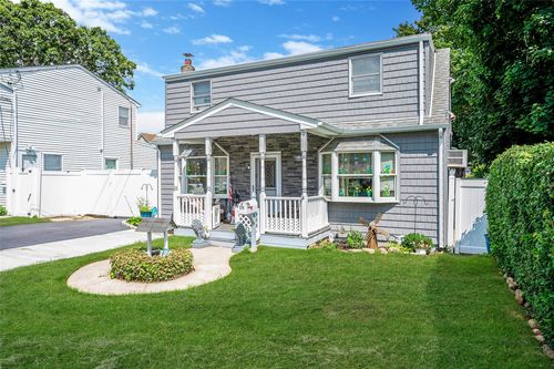 126 E 12th St, Huntington Station, NY, 11746-2521 | Card Image