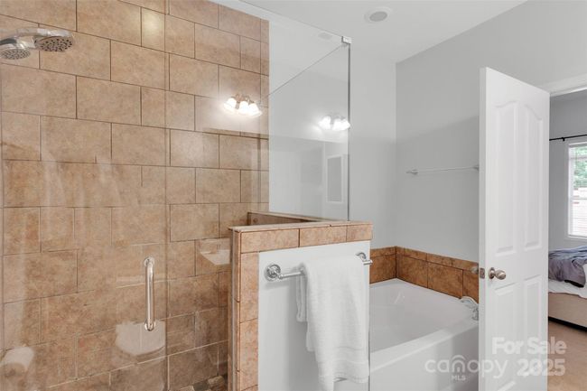 Primary En-Suite Bathroom | Image 25