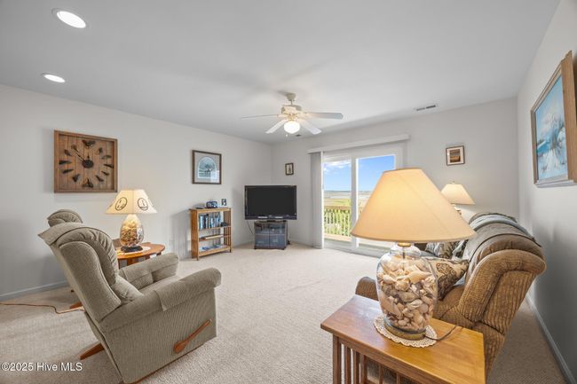 Living Area | Image 5