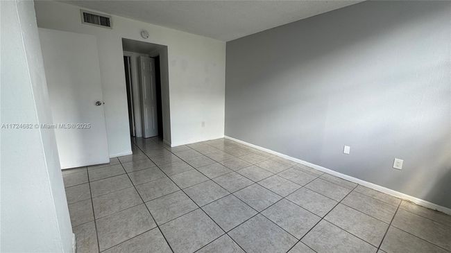 APT-403 - 4675 W 18 Th Ct, Condo with 2 bedrooms, 2 bathrooms and null parking in Hialeah FL | Image 5
