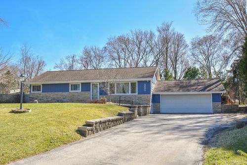 3551 S Woodland Court, New Berlin, WI, 53146 | Card Image