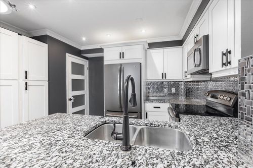 47-115 Main St S, Newmarket, ON, L3Y8J3 | Card Image