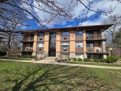apt-26-10 Oakwood Ter, New Windsor, NY, 12553-7732 | Card Image