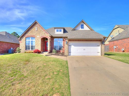 2604 Pensacola St, Broken Arrow, OK, 74011-6107 | Card Image
