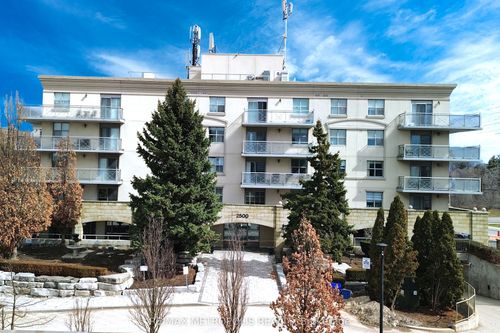 216-2500 Rutherford Rd, Concord, ON, L4K5N7 | Card Image