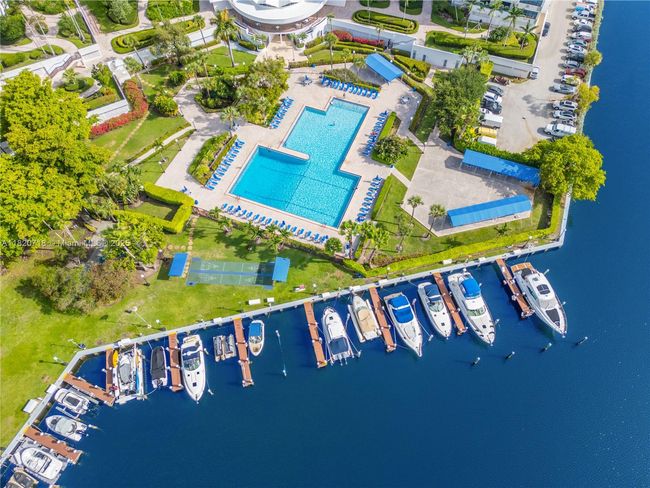 APT-1717 - 2500 Parkview Dr, Condo with 2 bedrooms, 2 bathrooms and null parking in Hallandale Beach FL | Image 5