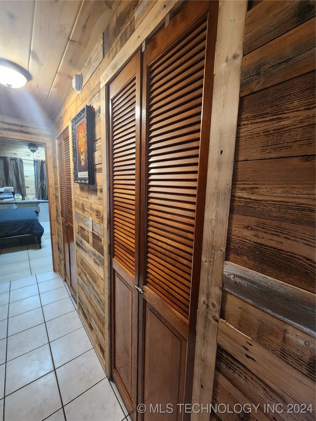 hallway to master | Image 49