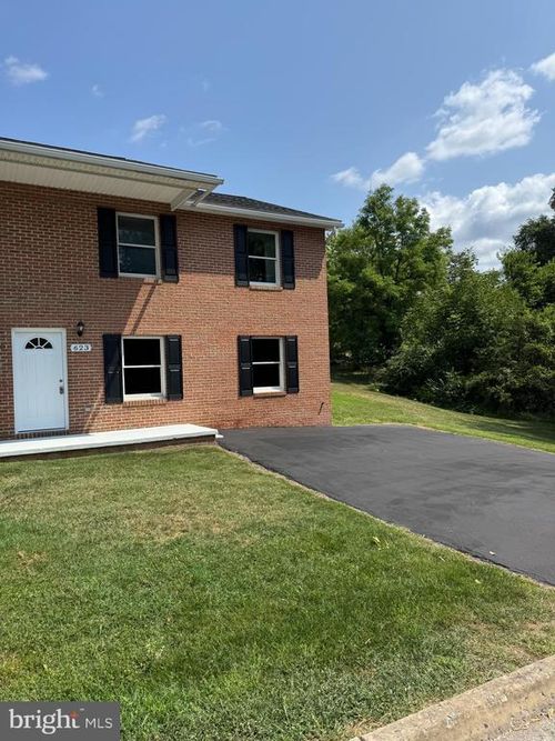 623 Thompson St, STRASBURG, VA, 22657-2332 | Card Image