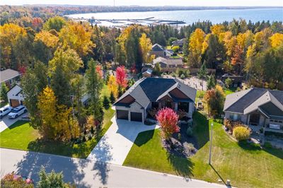 136 Trillium Dr, House other with 5 bedrooms, 3 bathrooms and 6 parking in Port Elgin ON | Image 1