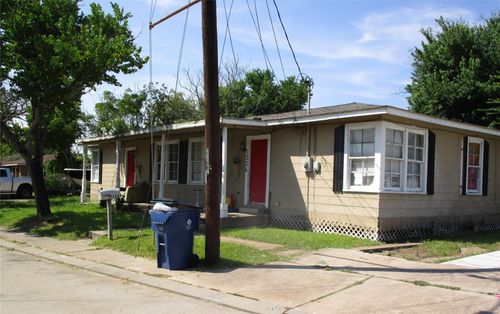 1324/28 W 9th Street, Freeport, TX, 77541 | Card Image