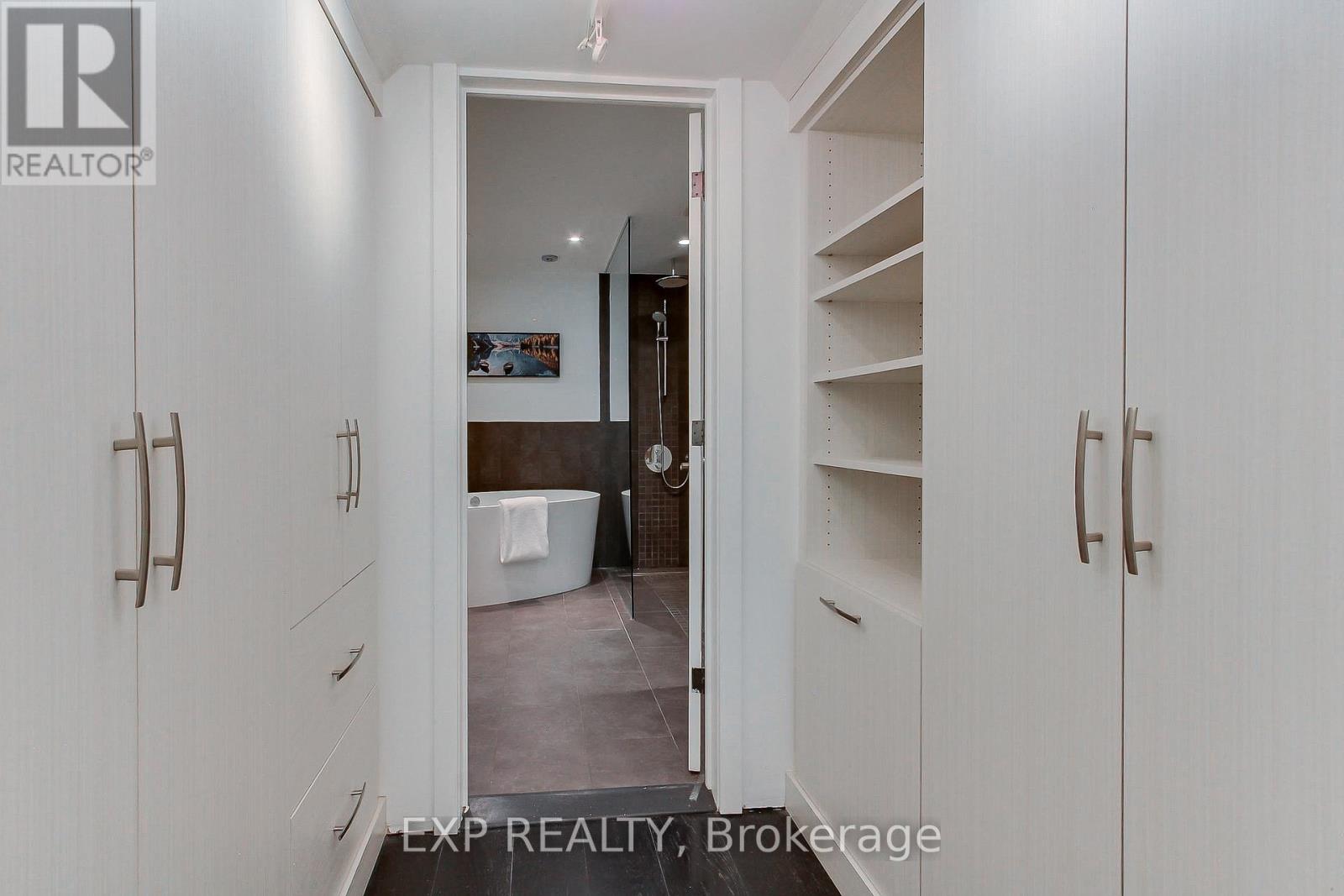 Residential in Toronto (Cabbagetown-South St. James Town) 5