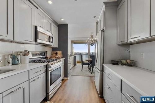 3 Horizon Rd, Fort Lee, NJ, 07024-6744 | Card Image