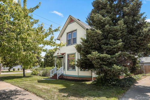 1105 Oak St, Wyandotte, MI, 48192-4923 | Card Image