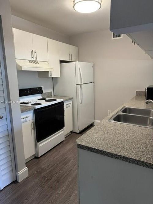 2-110-420 S Park Rd, Hollywood, FL, 33021-8726 | Card Image