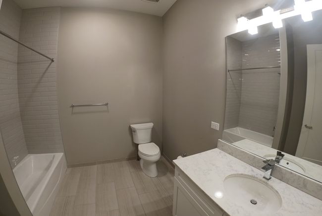 APT-303 - 2050 Clark St, Condo with 2 bedrooms, 2 bathrooms and 1 parking in Chicago IL | Image 17