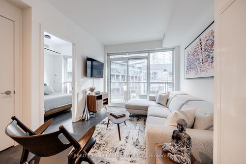 642-38 Iannuzzi St, Toronto, ON, M5V0S2 | Card Image
