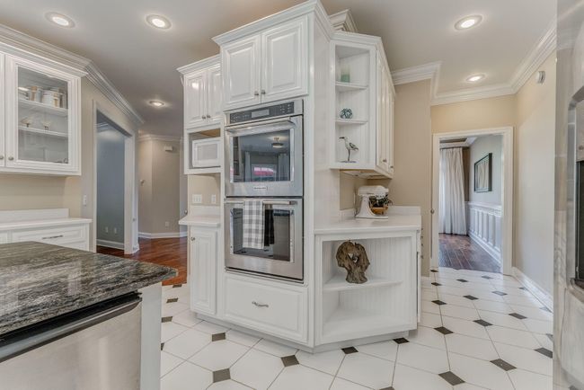 Built in double ovens with convection. | Image 36