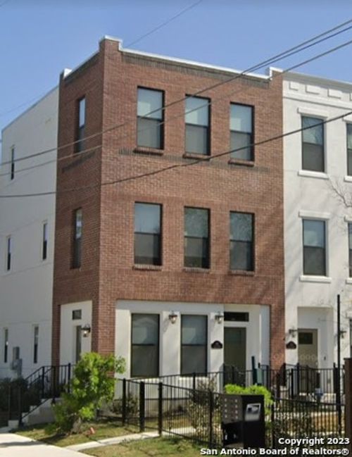 101-130 N Swiss, San Antonio, TX, 78202-2614 | Card Image