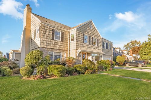 15 Combes Ave, Rockville Centre, NY, 11570-3206 | Card Image