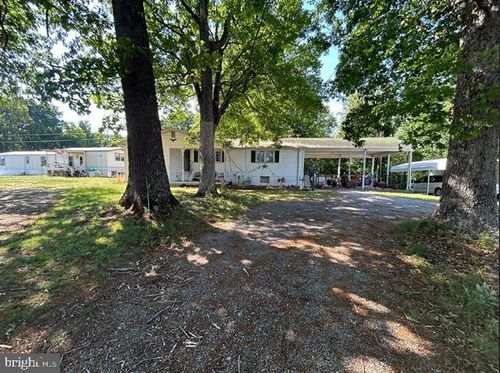 1056 Boyds Ln, Moneta, VA, 24121-2154 | Card Image