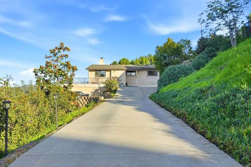 1216 Merritt Dr, El Cajon, CA, 92020-6812 | Card Image
