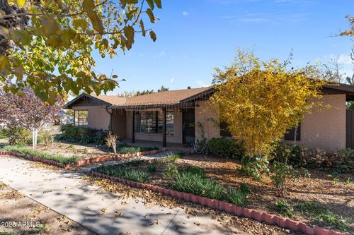 111 W Yavapai St, Wickenburg, AZ, 85390-3204 | Card Image