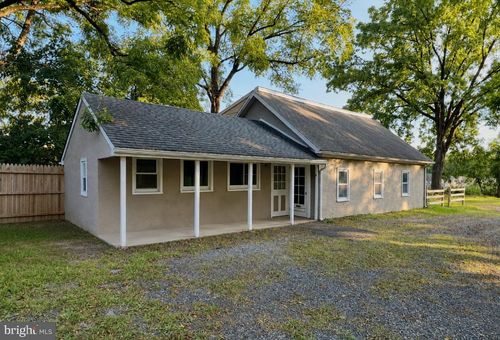 4-cottage-464 N Broad St, DOYLESTOWN, PA, 18901-2564 | Card Image