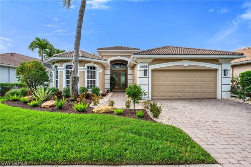 4895 Cerromar Dr, Naples, FL, 34112-7918 | Card Image