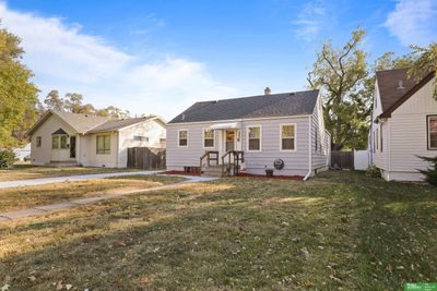 2403 Jefferson Street, House other with 3 bedrooms, 1 bathrooms and 2 parking in Bellevue NE | Image 3