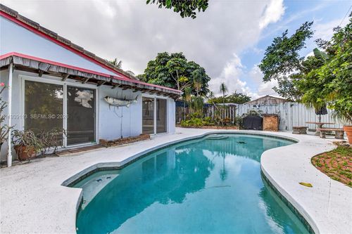 631 Ne 56th Ct, Oakland Park, FL, 33334-3527 | Card Image