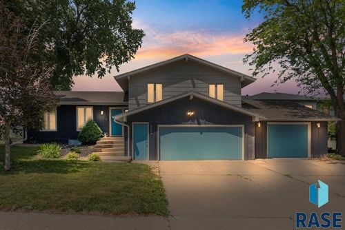 5004 W 34th St, Sioux Falls, SD, 57106-1102 | Card Image