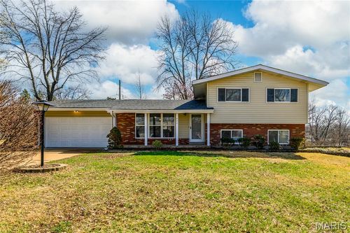 802 Delhurst Dr, Manchester, MO, 63021-6734 | Card Image