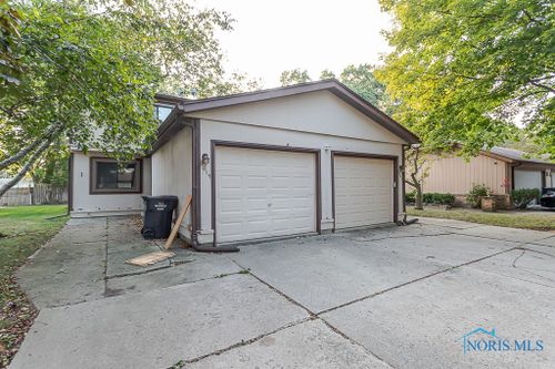 1021 Valley Side Drive, Maumee, OH, 43537 | Card Image