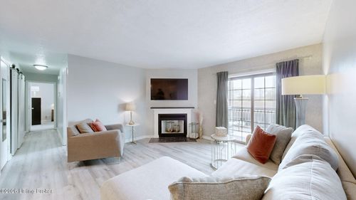 unit-4-9810 Whipps Mill Rd, Louisville, KY, 40223-1184 | Card Image