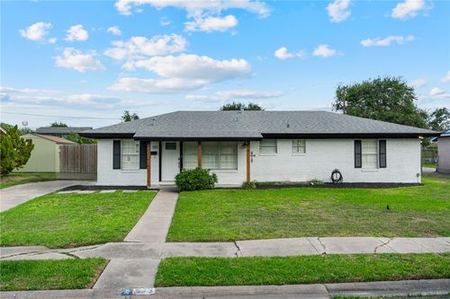 513 Greenway Dr, Corpus Christi, TX, 78412-3145 | Card Image