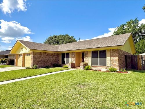 208 Richmond Dr, Victoria, TX, 77904-2457 | Card Image