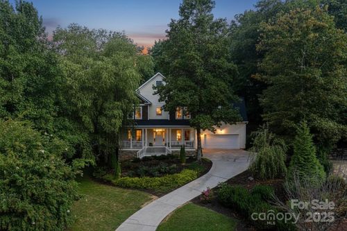 20 Rosebay Ln, Asheville, NC, 28803-2490 | Card Image