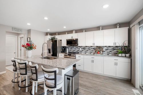 4157 Omaha Avenue, Waterloo, IA, 50702 | Card Image