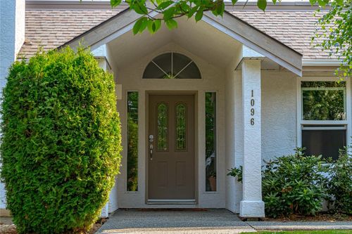 1096 Valewood Trail, Victoria, BC, V8X5E3 | Card Image