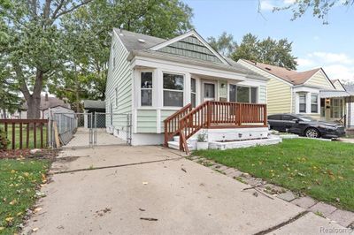 4164 Hubbard Avenue, Home with 3 bedrooms, 1 bathrooms and null parking in Lincoln Park MI | Image 2