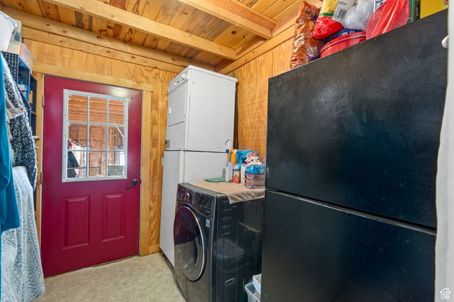 laundry and garage entry | Image 26