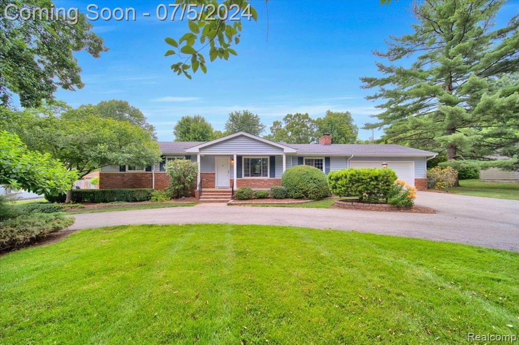 Pfeifle , Howell, MI 48843