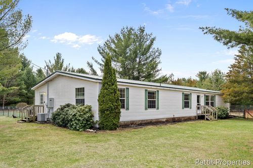 4584 E Valeries Way Street, Newaygo, MI, 49337 | Card Image