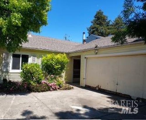 628 Nikki Dr, Petaluma, CA, 94954-1529 | Card Image