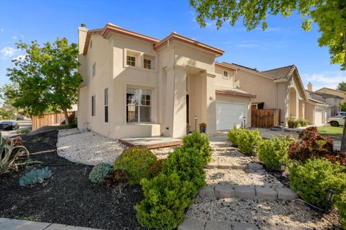 1977 Grove Ct, Tracy, CA, 95376-5292 | Card Image